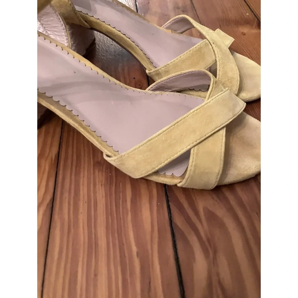 CROWN‎ AND IVY Shoes Sz 8 Gold suede Heel Sandels Strap